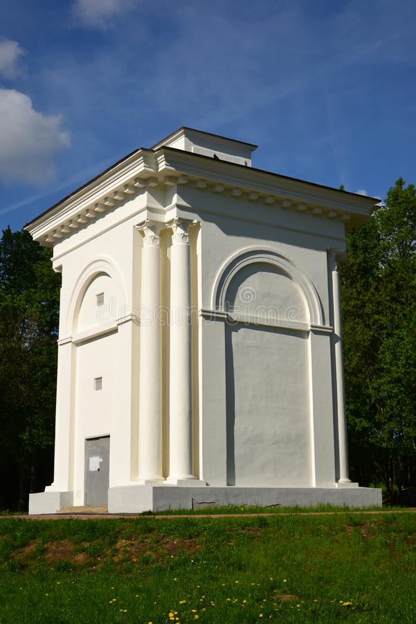 xingkong.com|灵宝法院第四党支部开展“旗帜鲜明讲政治 弘扬换届正能量”主题党日活动(图2) xingkong体育官网登录