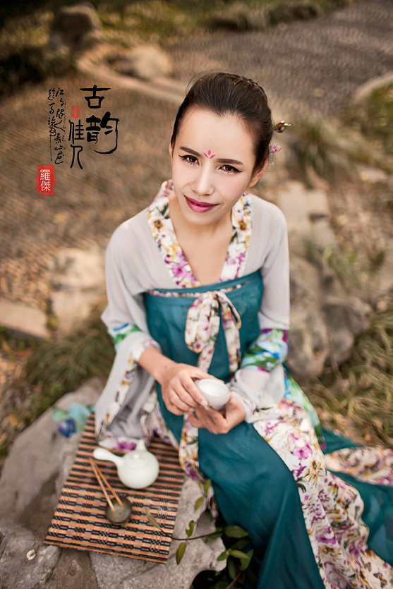 星空官网登录:
YY唯一百万榜男主播 韩雅乐见阿哲猛上票 粉丝带节奏踩我哲上位(图2) 星空官网登录:
YY唯一百万榜男主播 韩雅乐见阿哲猛上票 粉丝带节奏踩我哲上位(图2)