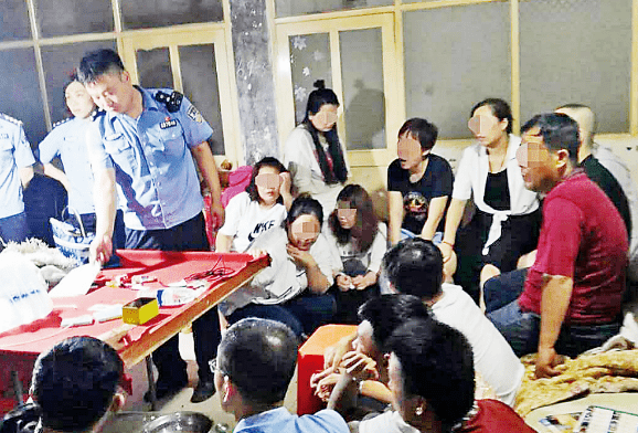 
曝光！这孩子被“老师”打的鼻青脸肿！河北1地惊现梦幻泡影奇观！‘星空官网登录’(图6)